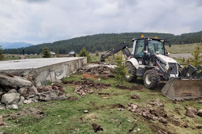 KAÇAK YAPILAR YIKILDI