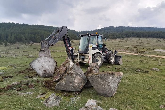 KAÇAK YAPILAR YIKILDI