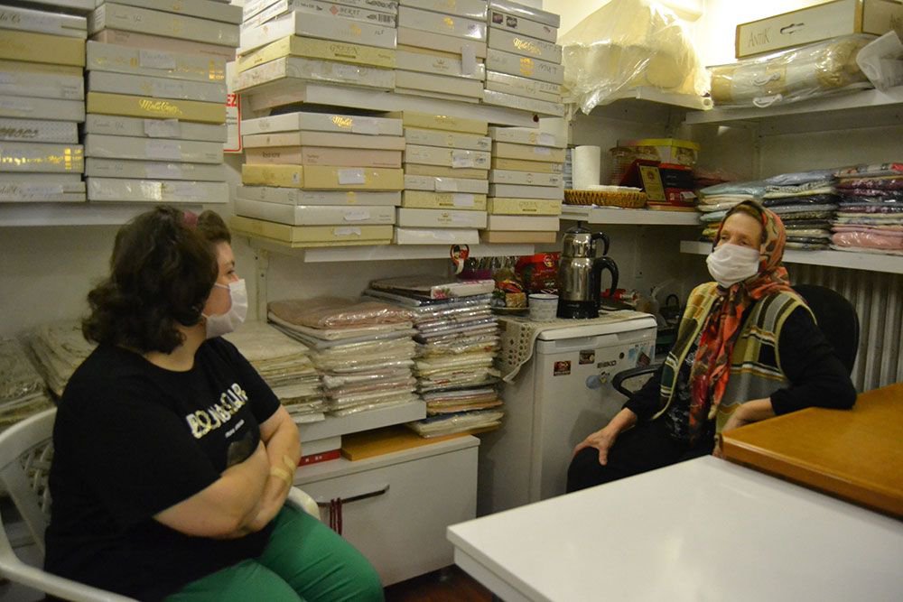 KADRİYE TEYZE DÜKKANINA KAVUŞTU