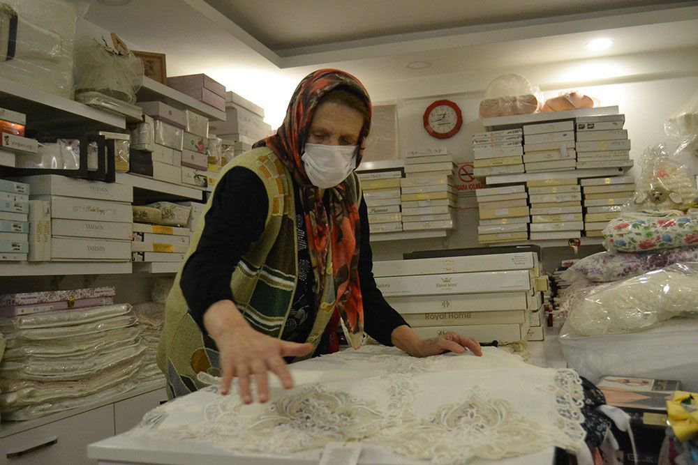 KADRİYE TEYZE DÜKKANINA KAVUŞTU