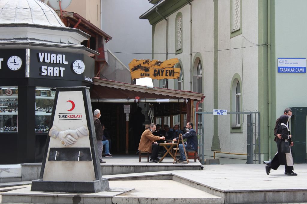 KAFE VE RESTORANLAR AÇILDI