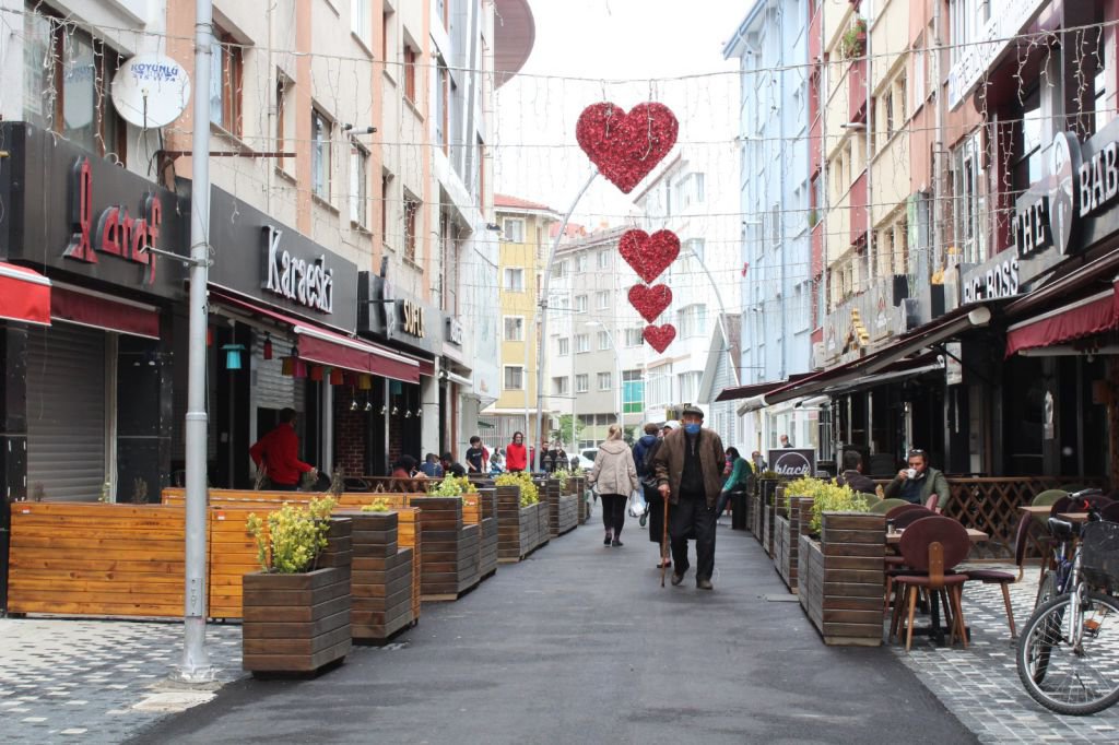 KAFE VE RESTORANLAR AÇILDI