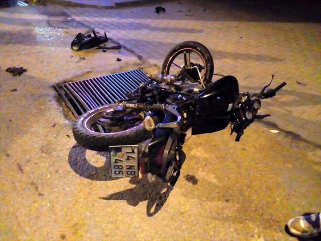 KAMYONETLE MOTOSİKLET ÇARPIŞTI