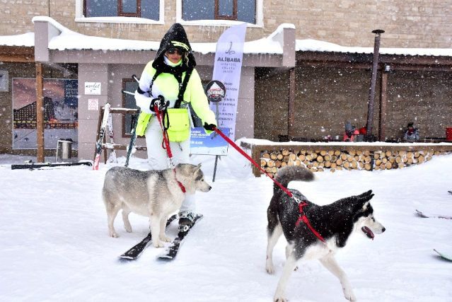 KARTALKAYA'YA ÜNLÜ AKINI