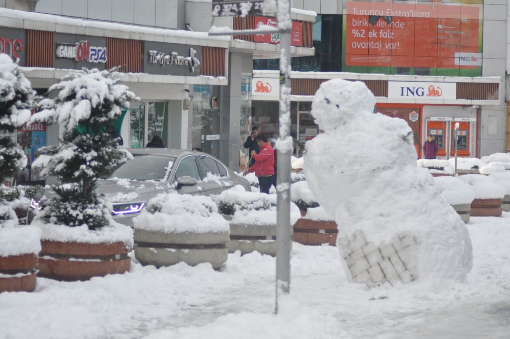 KENT MERKEZİ  BEMBEYAZ OLDU