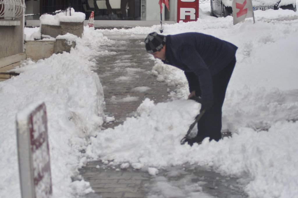 KENT MERKEZİ  BEMBEYAZ OLDU