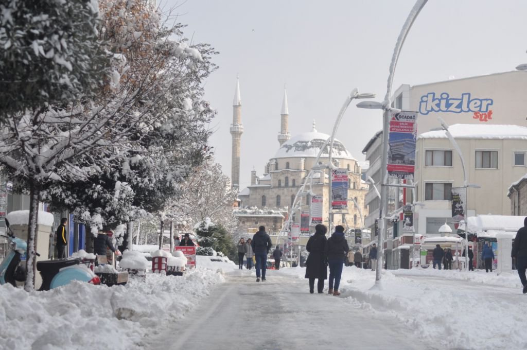 KENT MERKEZİ  BEMBEYAZ OLDU