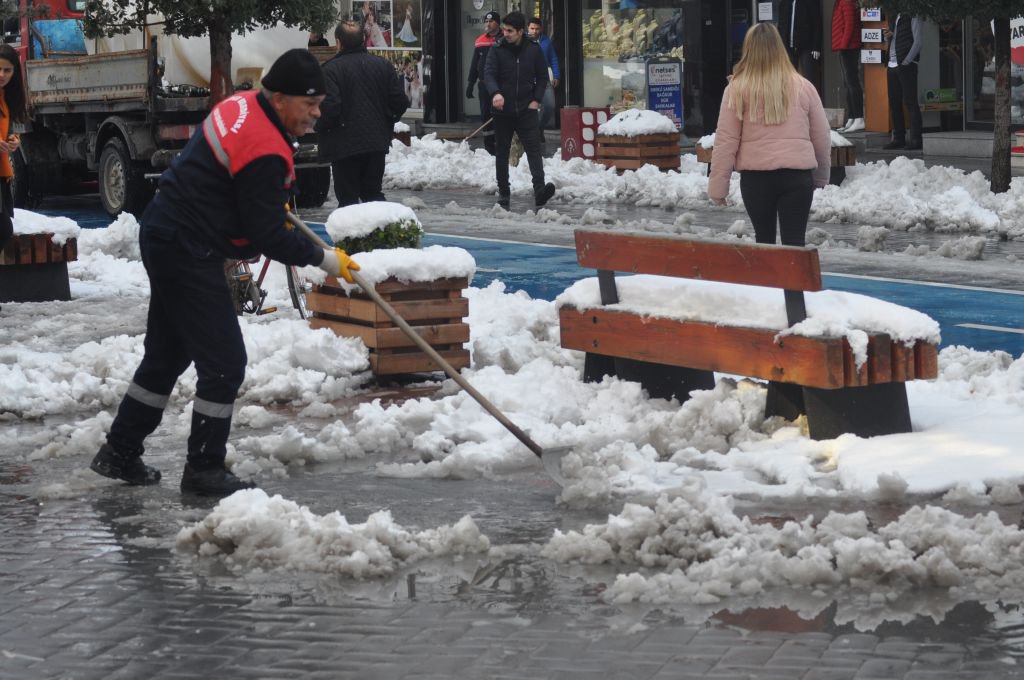 KENT MERKEZİ  BEMBEYAZ OLDU