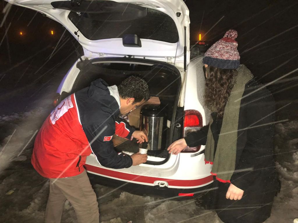 KIZILAY EKİPLERİ TAM KADRO ÇALIŞIYOR