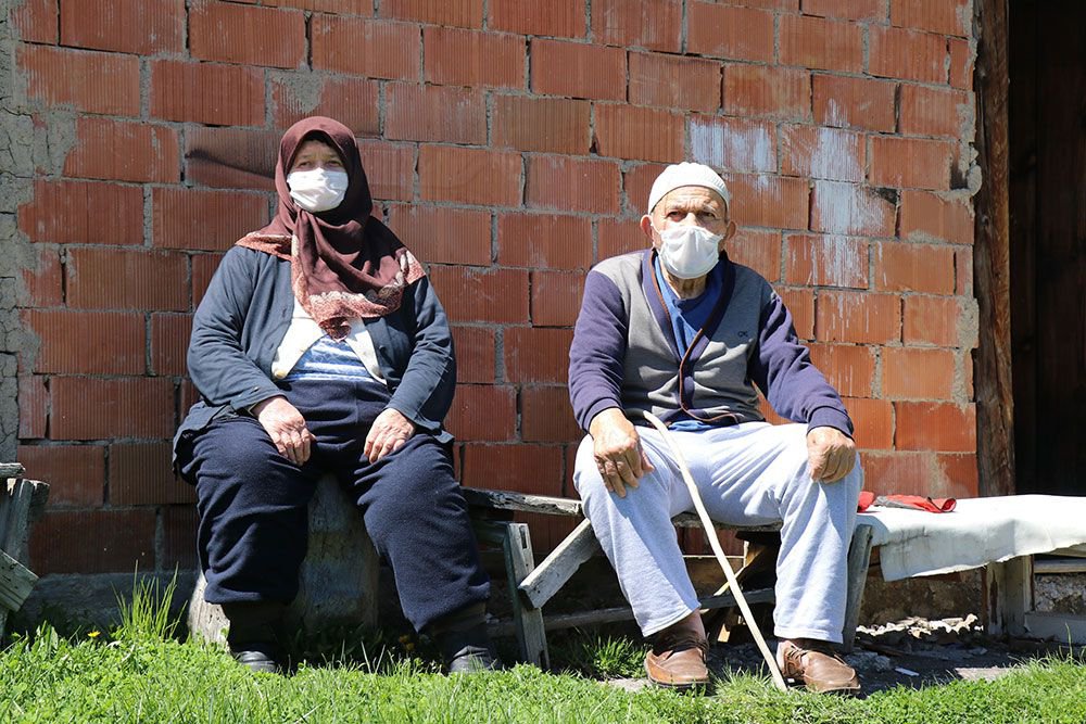 KORONA'YI YENEN YAŞLI ÇİFT ANLATTI..