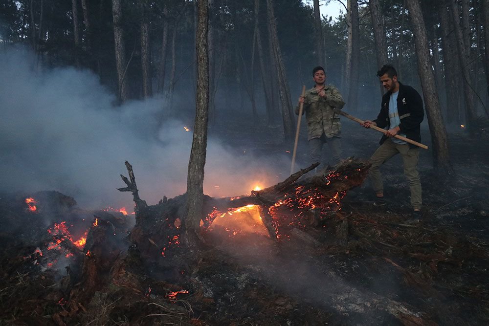 KÖYDE YANGIN PANİĞİ