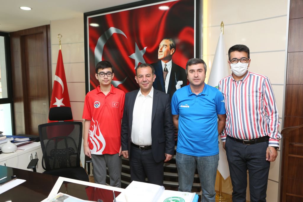 LGS ŞAMPİYONUNDAN BAŞKAN ÖZCAN’A ZİYARET