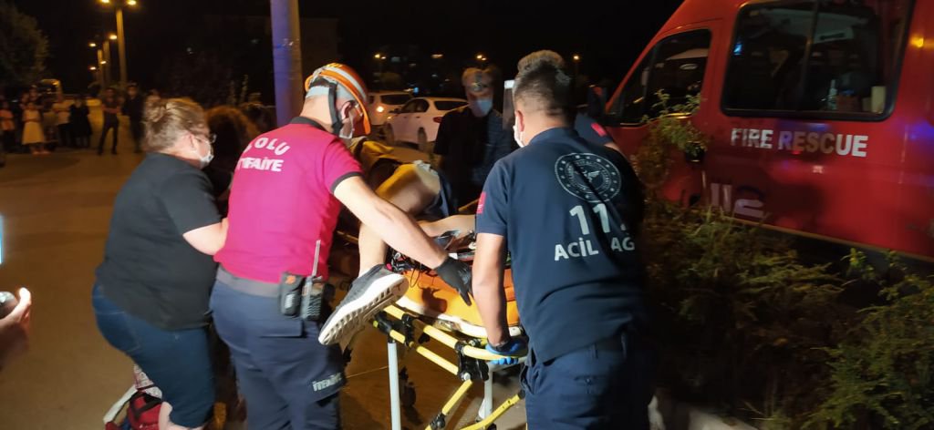 LİSELİ GENCİN BACAĞINA DEMİR SAPLANDI