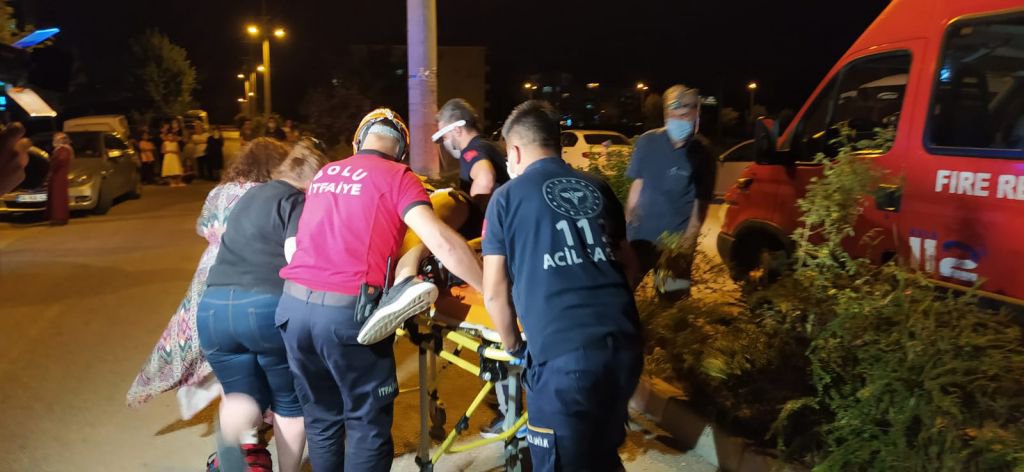 LİSELİ GENCİN BACAĞINA DEMİR SAPLANDI