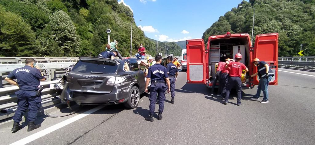 LÜKS CİP HURDAYA DÖNDÜ