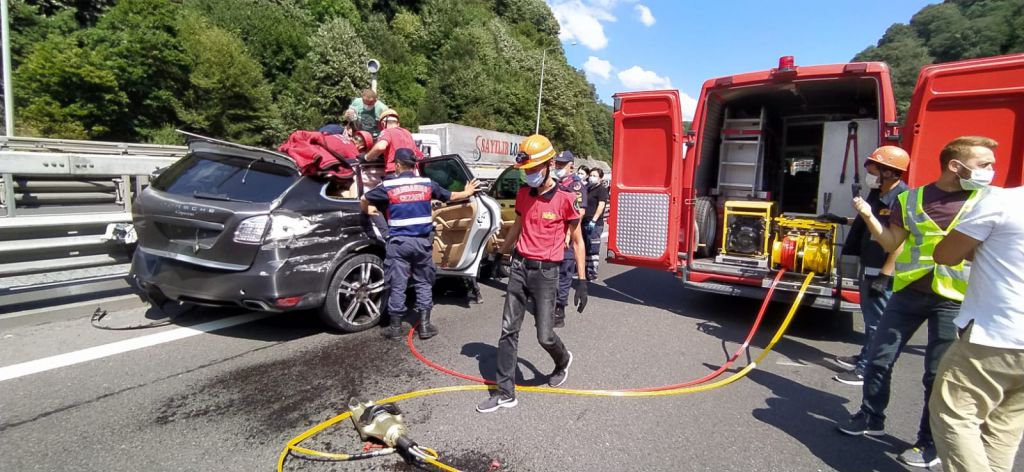 LÜKS CİP HURDAYA DÖNDÜ