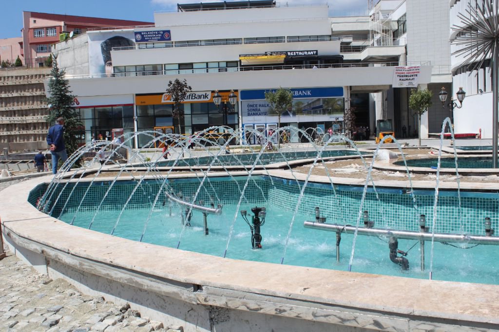 MEYDAN YENİ GÖRÜNÜMÜNE KAVUŞUYOR