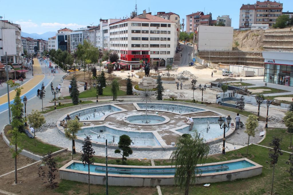 MEYDAN YENİ GÖRÜNÜMÜNE KAVUŞUYOR