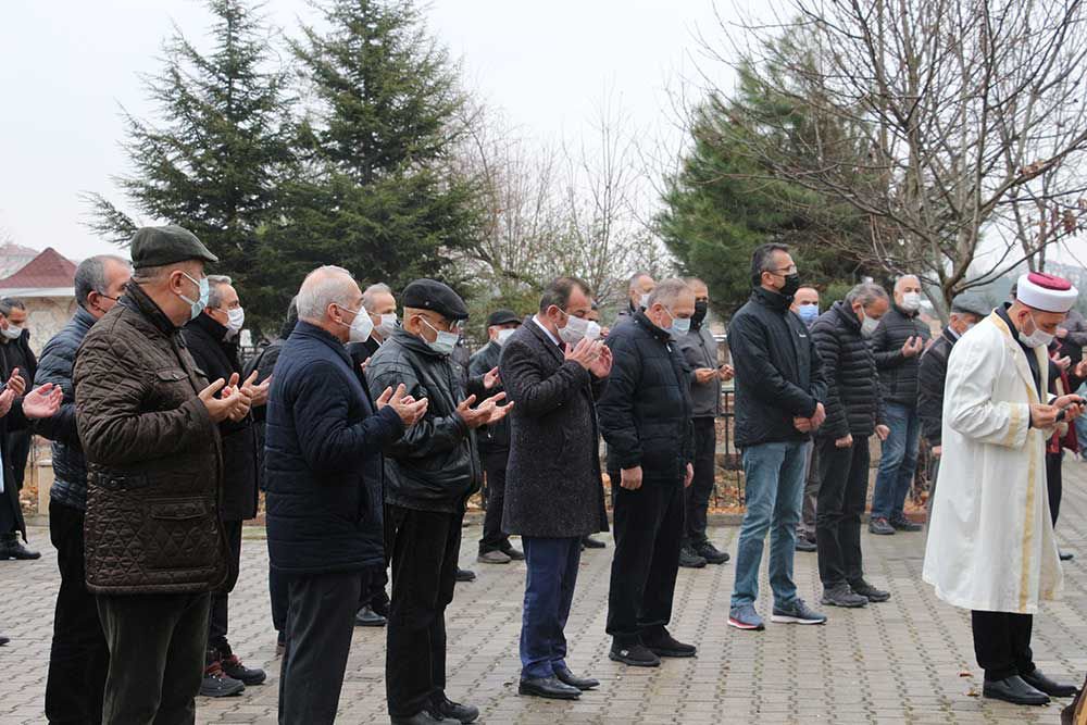 NAMDAR HOCA TOPRAĞA VERİLDİ