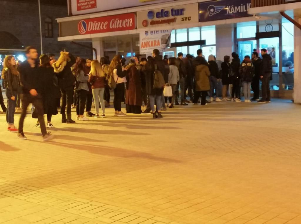 ÖĞRENCİLER YAZIHANELERE KOŞTU