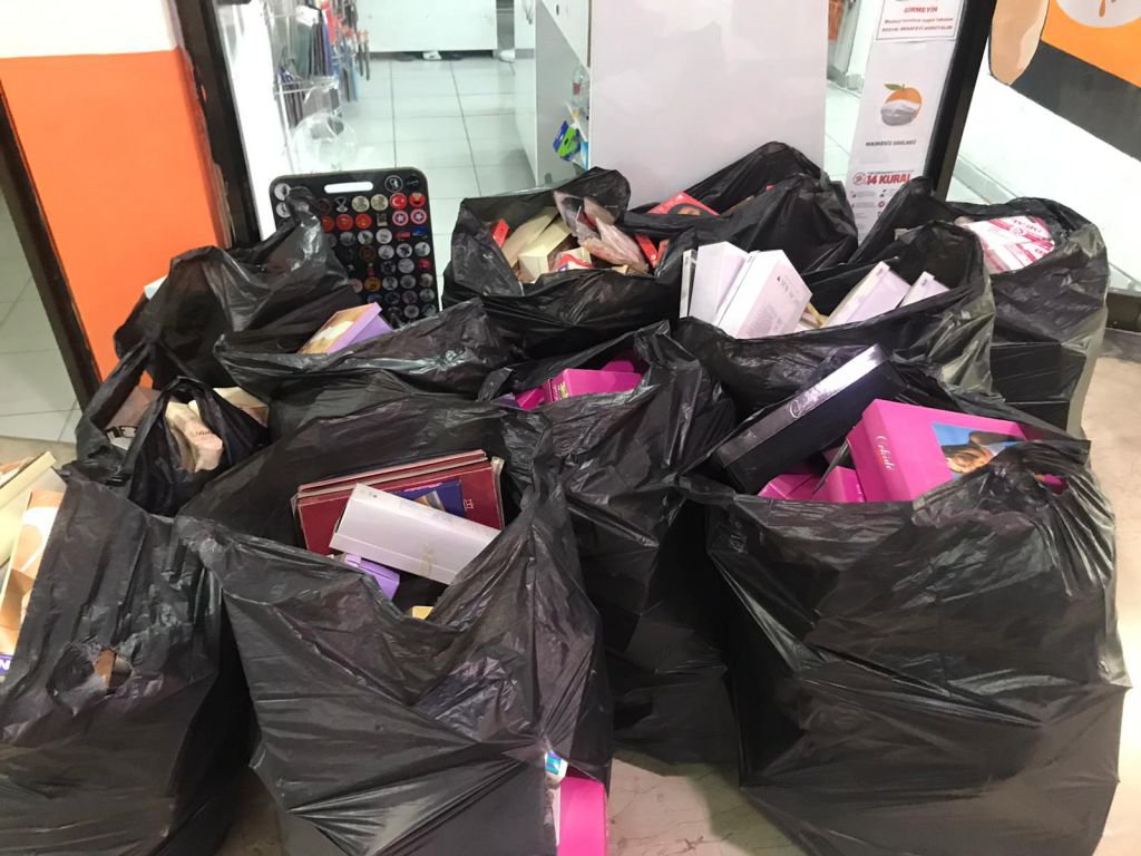 ÖLEN AMCASININ MALLARINI BAKIN NE YAPTI