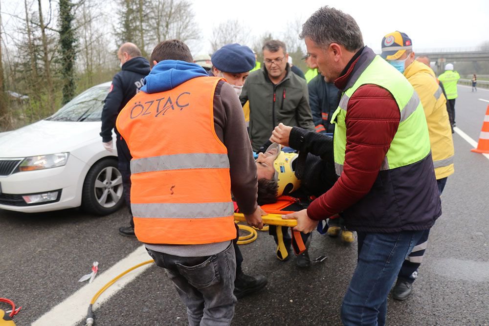 OTOMOBİLLER BARİYERE SAPLANDI