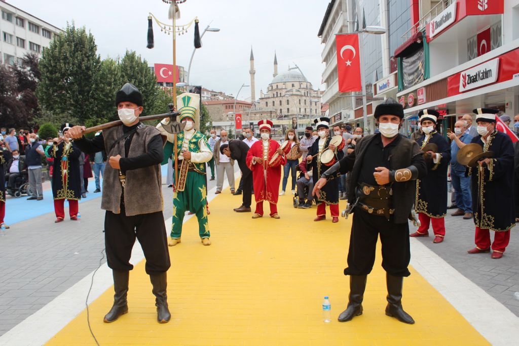 "AYASOFYA BU MİLLETİN KANAYAN YARASIYDI"