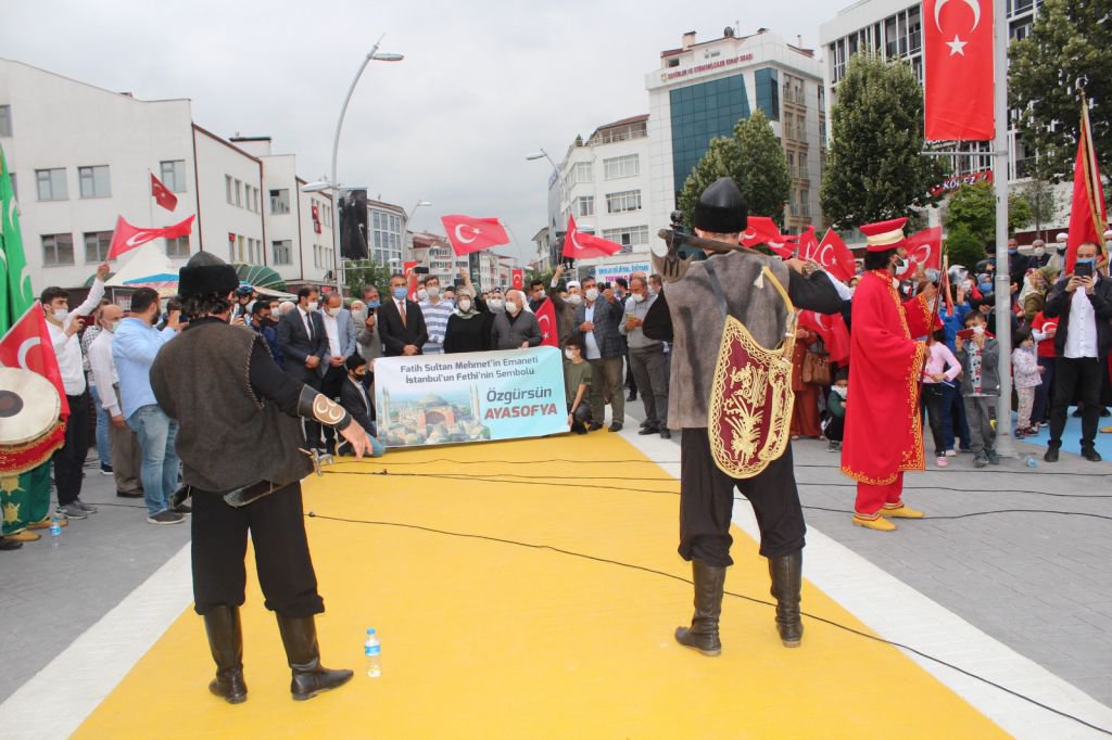"AYASOFYA BU MİLLETİN KANAYAN YARASIYDI"
