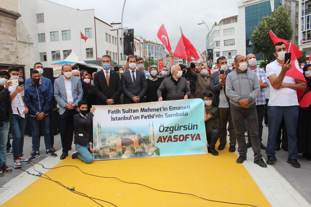 "AYASOFYA BU MİLLETİN KANAYAN YARASIYDI"