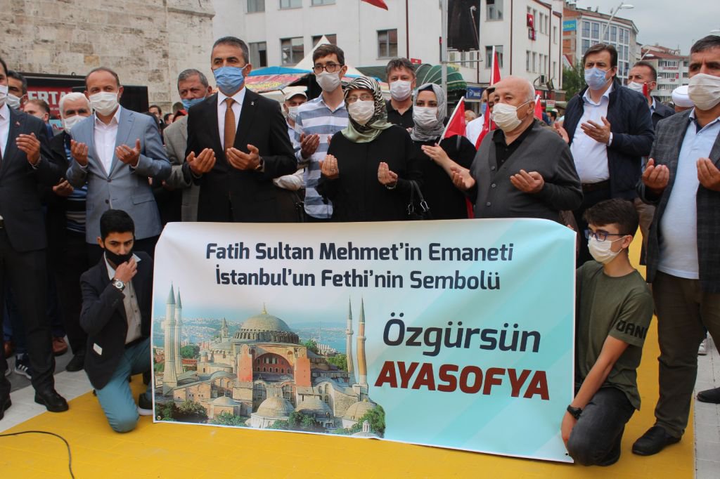 "AYASOFYA BU MİLLETİN KANAYAN YARASIYDI"