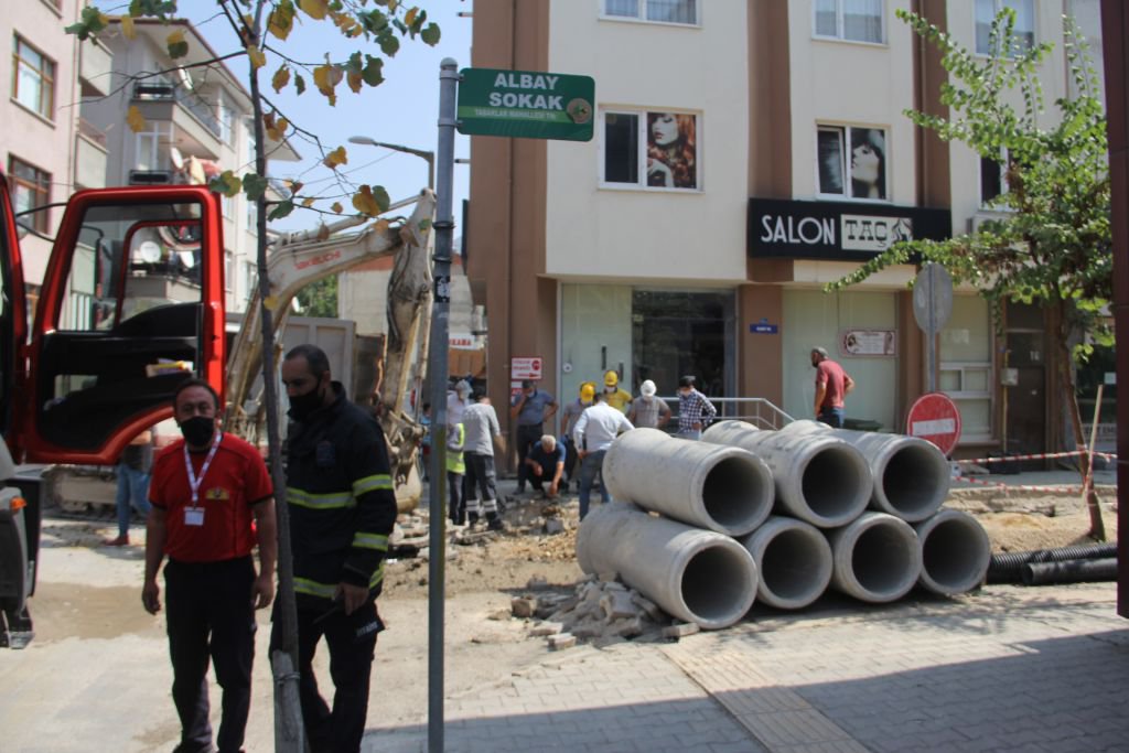 PATLAYAN DOĞALGAZ BORUSU PANİK YARATTI