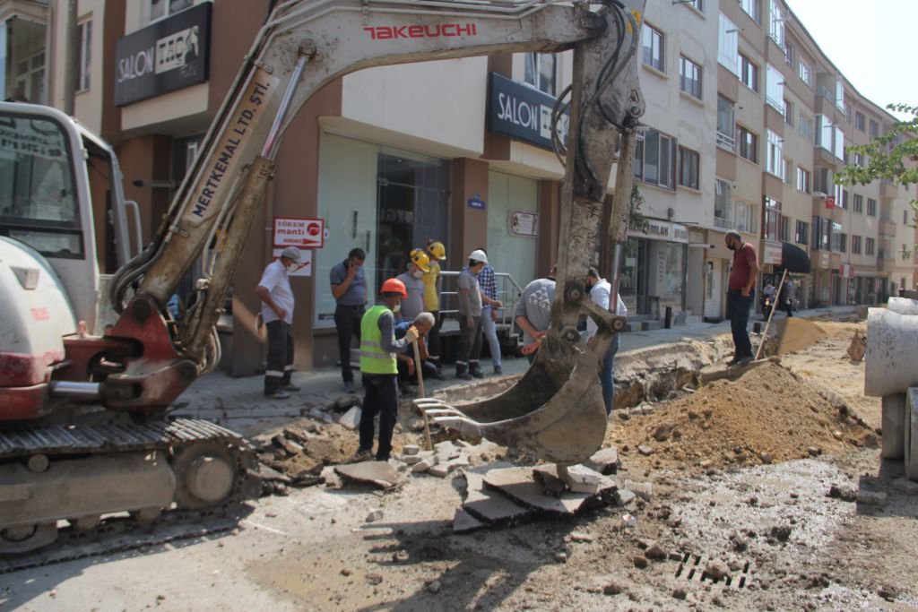 PATLAYAN DOĞALGAZ BORUSU PANİK YARATTI