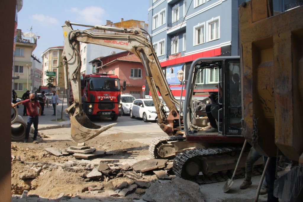 PATLAYAN DOĞALGAZ BORUSU PANİK YARATTI