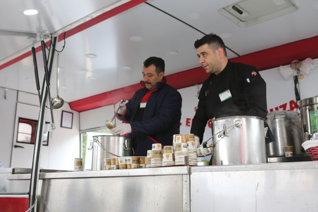 PAZAR ESNAFINA SICAK İKRAM