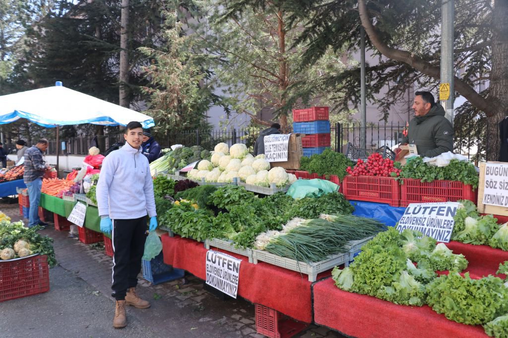 PAZARLARDA KORONA VİRÜS TEDBİRİ