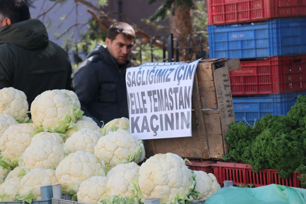 PAZARLARDA KORONA VİRÜS TEDBİRİ