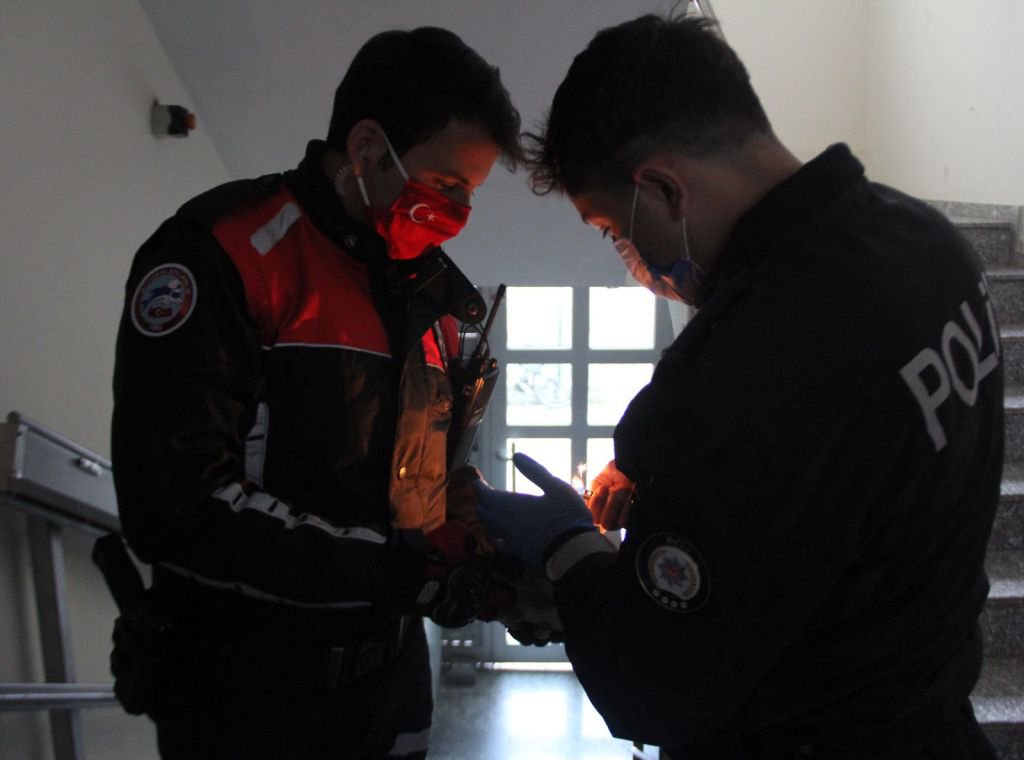 POLİSTEN GENÇ KIZA SÜRPRİZ DOĞUM GÜNÜ