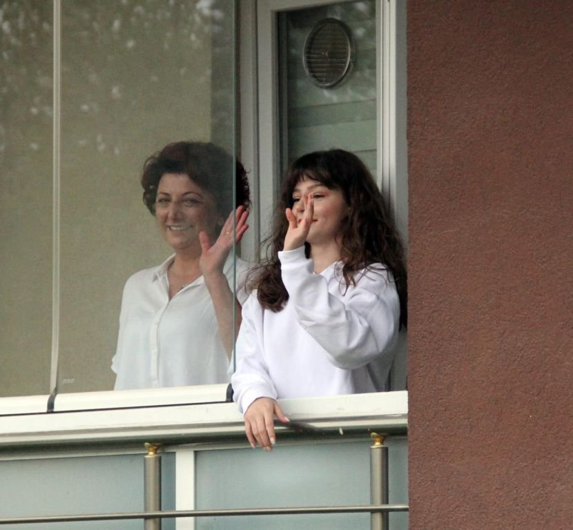 POLİSTEN GENÇ KIZA SÜRPRİZ DOĞUM GÜNÜ