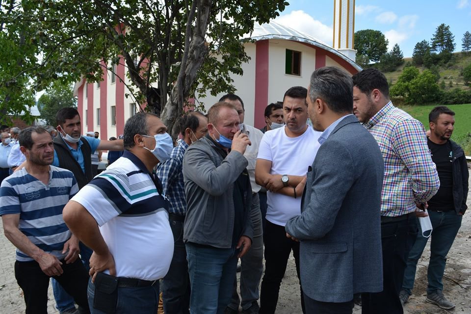 RASİM ÖZDEMİR ACILI AİLENİN YANINDA