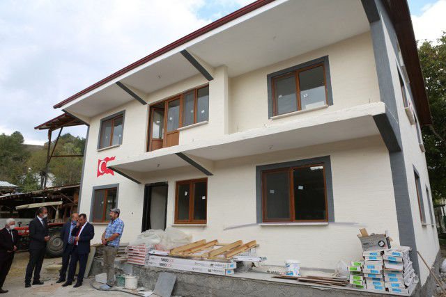 “SADECE FOTOĞRAF ÇEKTİRİP GİTTİLER"