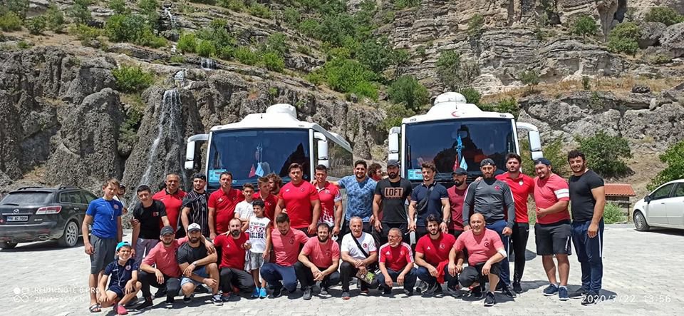 ŞAMPİYON GÜREŞÇİ KAYA EVLERİNDE