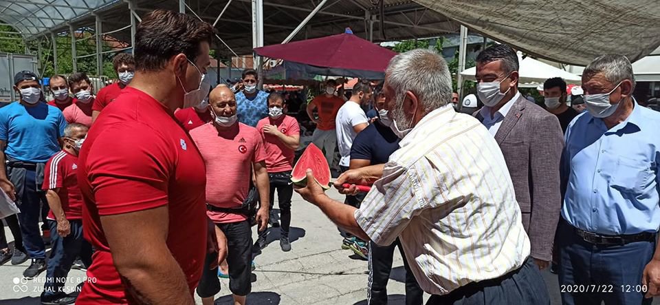 ŞAMPİYON GÜREŞÇİ KAYA EVLERİNDE