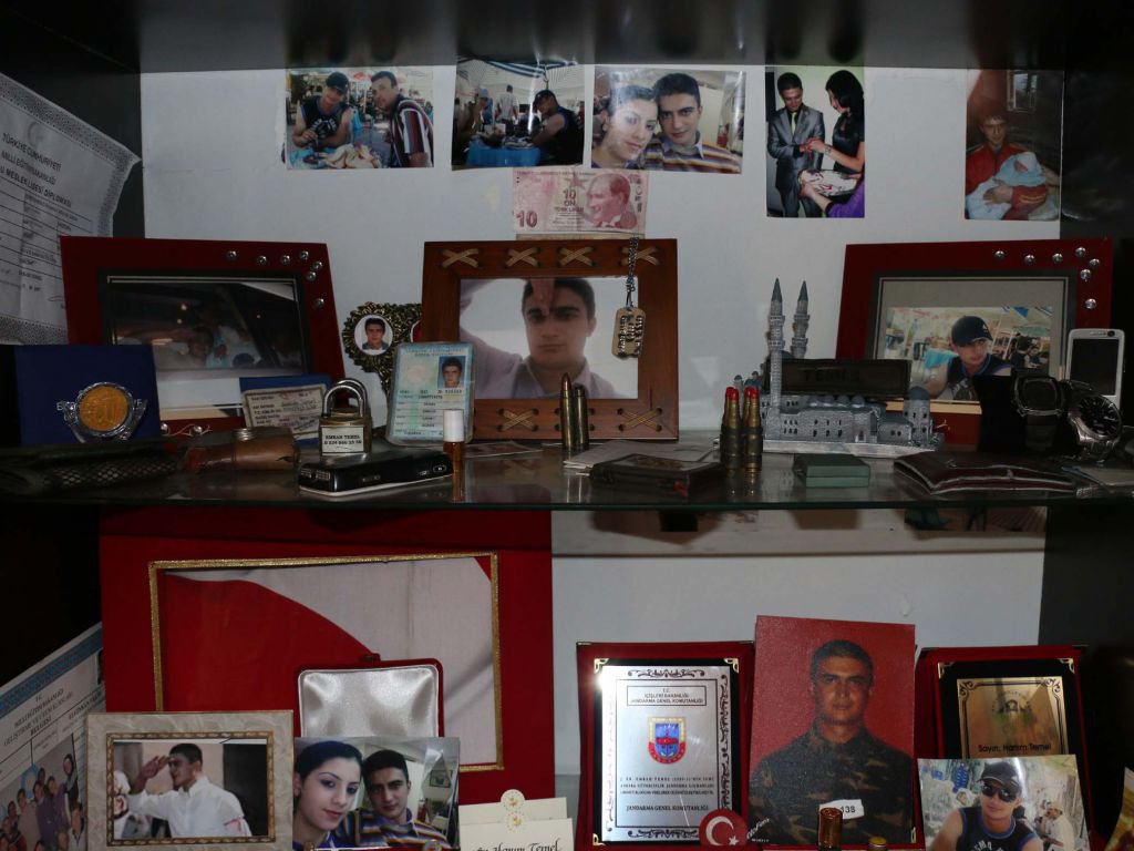 ŞEHİT OĞULLARININ HATIRALARIYLA YAŞIYORLAR