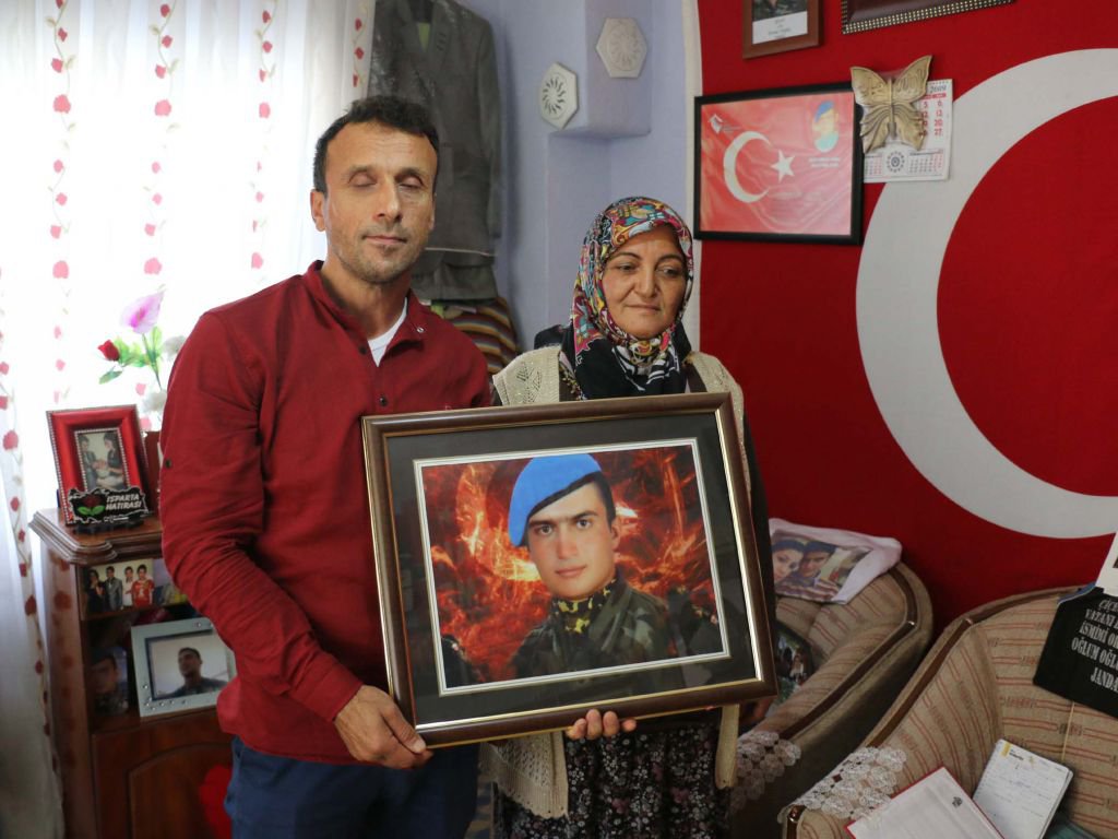 ŞEHİT OĞULLARININ HATIRALARIYLA YAŞIYORLAR