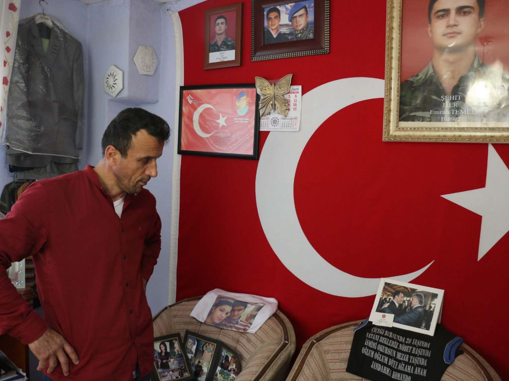 ŞEHİT OĞULLARININ HATIRALARIYLA YAŞIYORLAR