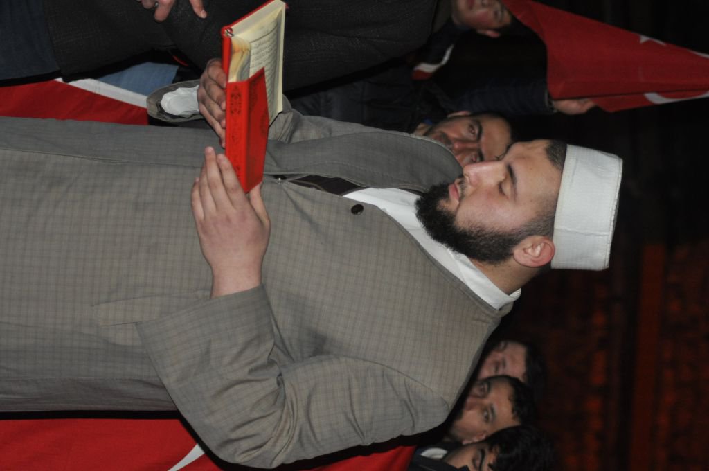 ŞEHİTLER İÇİN YÜRÜDÜLER