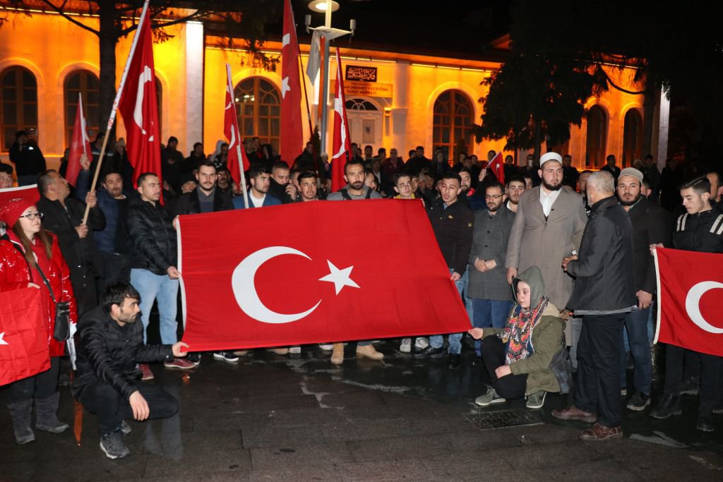 ŞEHİTLER İÇİN YÜRÜDÜLER