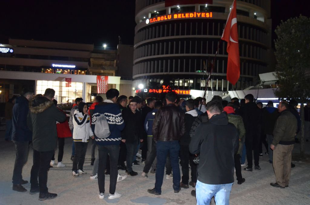 ŞEHİTLER İÇİN YÜRÜDÜLER