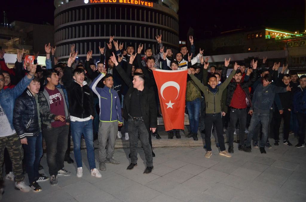 ŞEHİTLER İÇİN YÜRÜDÜLER