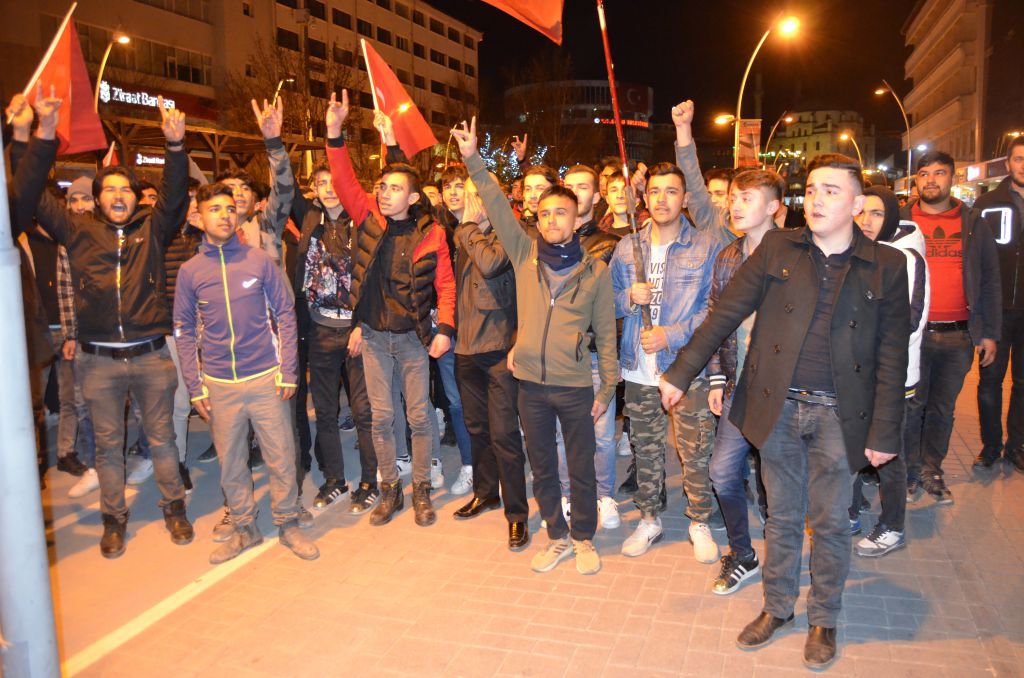 ŞEHİTLER İÇİN YÜRÜDÜLER